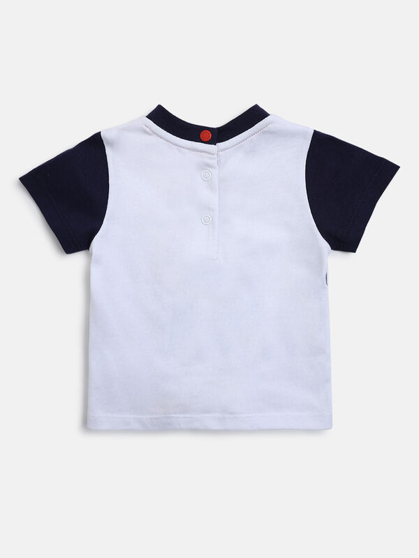 Boys White Knitted T-shirt with Short Pants image number null
